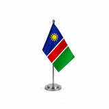 Drapeau bureau de la Namibie modèle Argent avec mât et socle en acier inoxydable