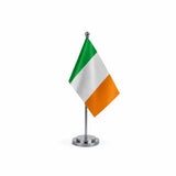 Drapeau bureau de l'Irlande modèle Argent avec mât et socle en acier inoxydable
