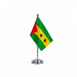 Drapeau bureau de Sao Tomé-et-Principe modèle Argent avec mât et socle en acier inoxydable