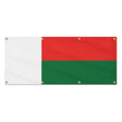 Drapeau madagascar polyester résistant avec œillets robustes